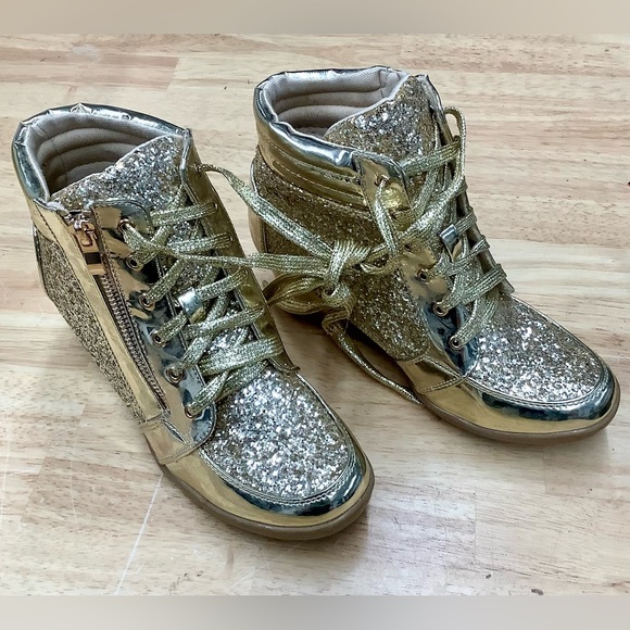 Forever Link Women’s Gold Glitter Wedge Sneakers, Assorted Sizes - Picture 4 of 4